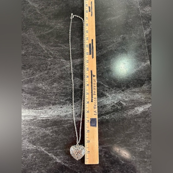 puffed filagree heart necklace - Picture 5 of 7